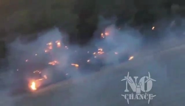 Ukraine et troupes russes carbonisées par un drone lance-flammes : vidéo choquante