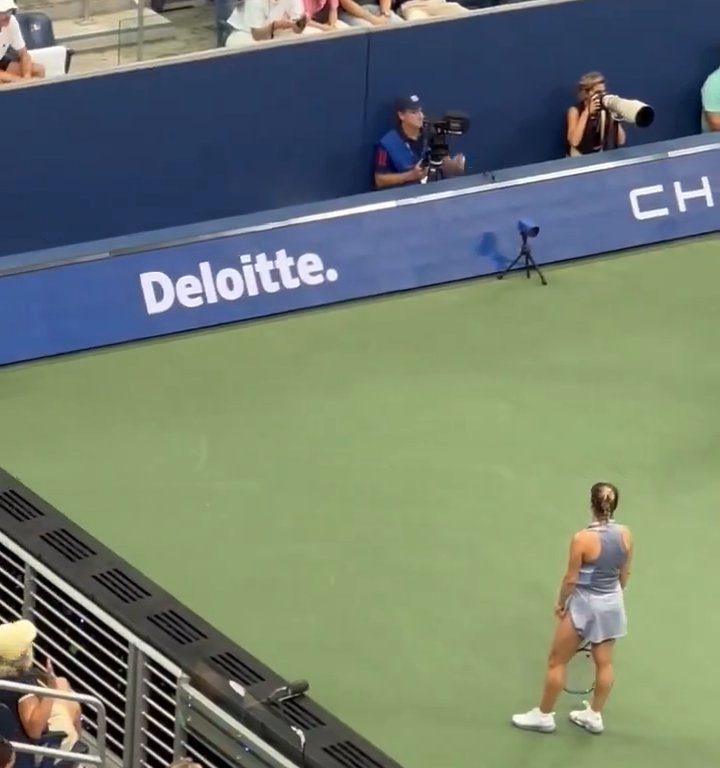 Us Open, Paolini schlägt Putintseva und aus Wut demütigt sie den Balljungen