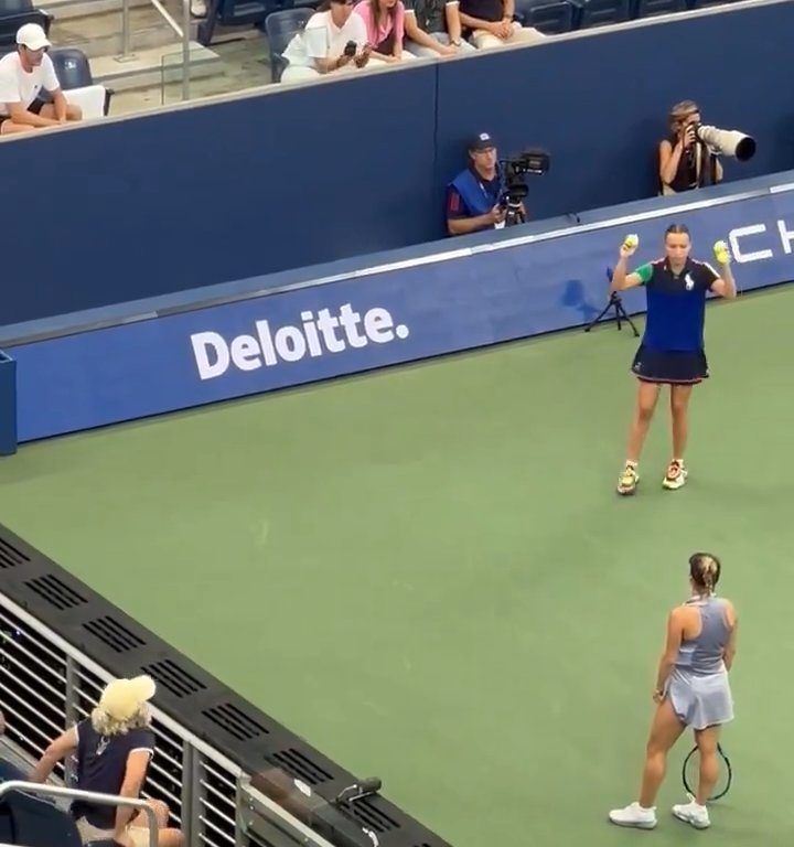 Us Open, Paolini batte la Putintseva e lei per rabbia umilia raccattapalle