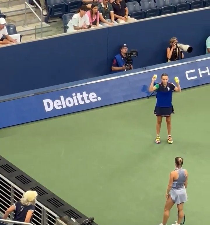 Us Open, Paolini batte la Putintseva e lei per rabbia umilia raccattapalle