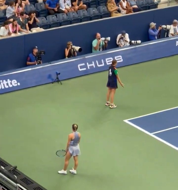 Us Open, Paolini batte la Putintseva e lei per rabbia umilia raccattapalle