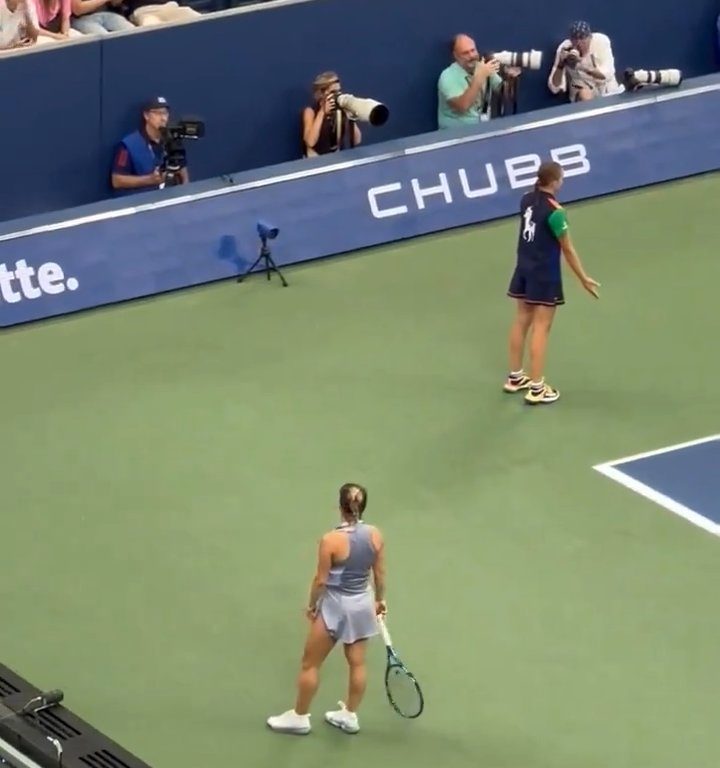 Us Open, Paolini batte la Putintseva e lei per rabbia umilia raccattapalle