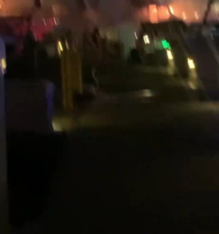 Yate cargado de fuegos artificiales explota y se hunde: vídeo