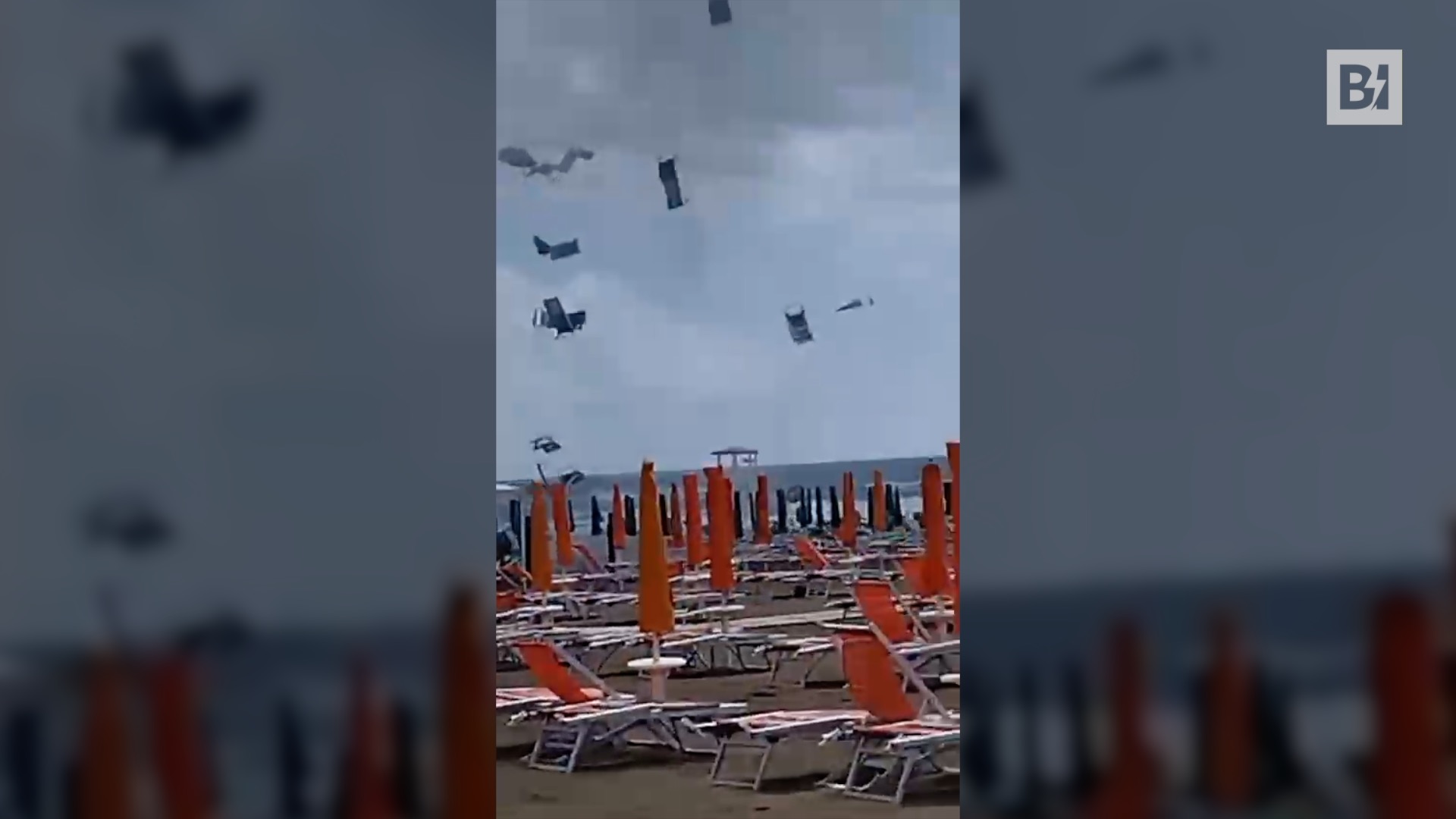 Tromba d’aria a Marina di Grosseto, lettini e…