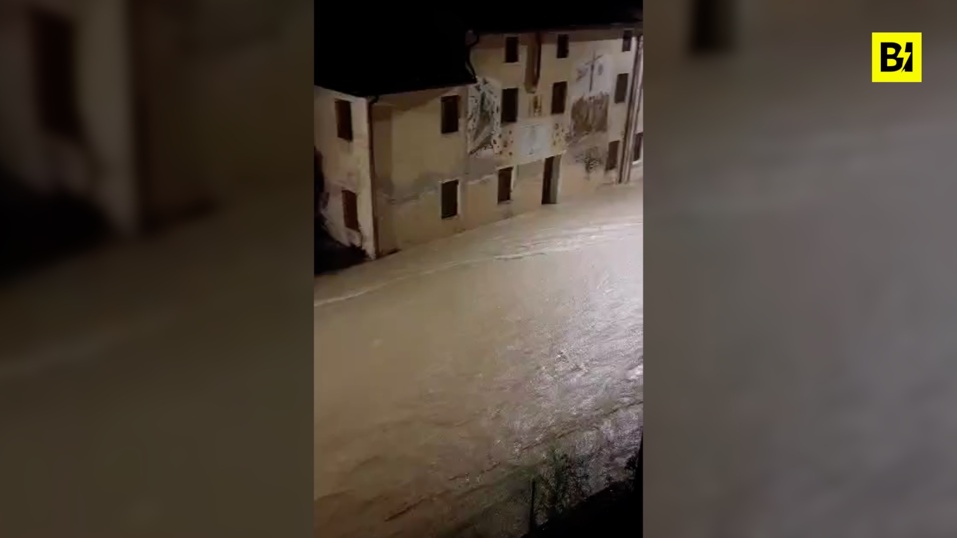 Bomba d’acqua in Veneto, strade come fiumi a…