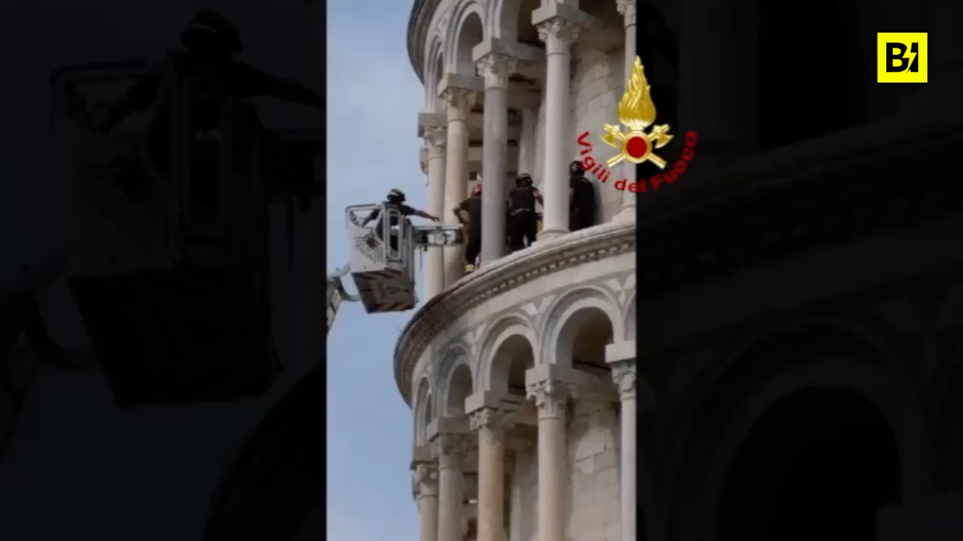 Si sente male sulla torre di Pisa: il…