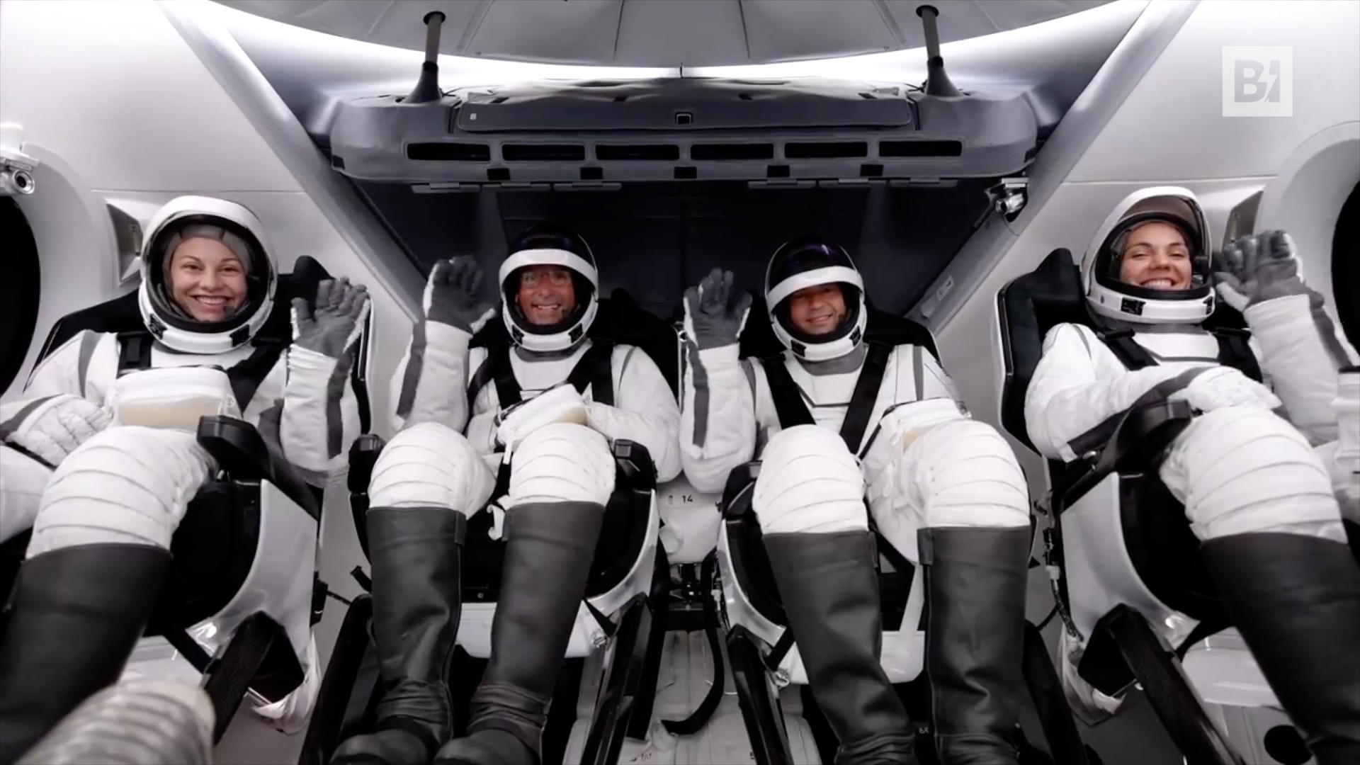 Space X lancia la prima passeggiata spaziale privata