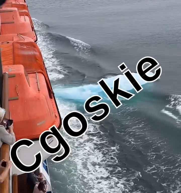 Riesgo de Titanic para crucero, iceberg contra casco: terror a bordo