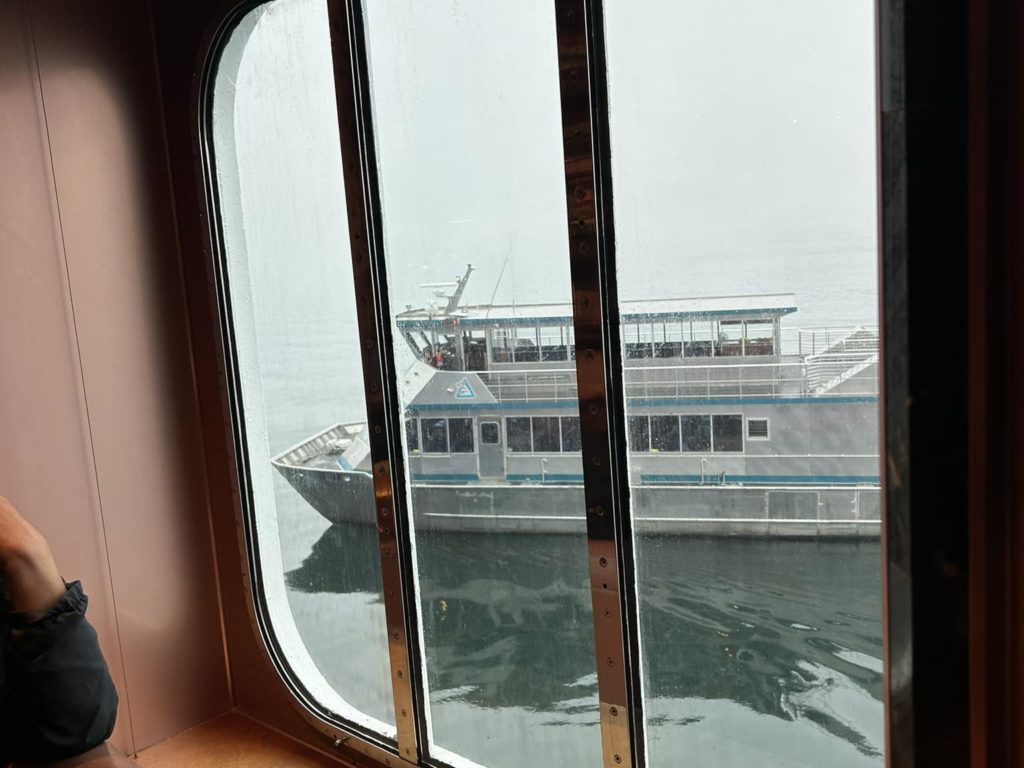 Riesgo de Titanic para crucero, iceberg contra casco: terror a bordo