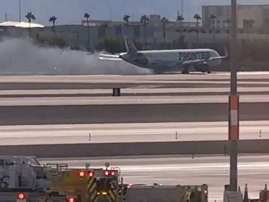 Aereo atterra con motore in fiamme panico a bordo ma nessun ferito