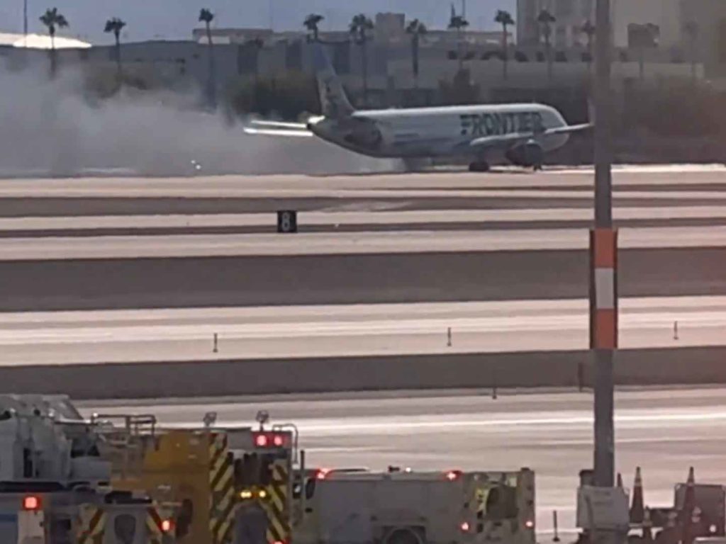 Aereo atterra con motore in fiamme panico a bordo ma nessun ferito