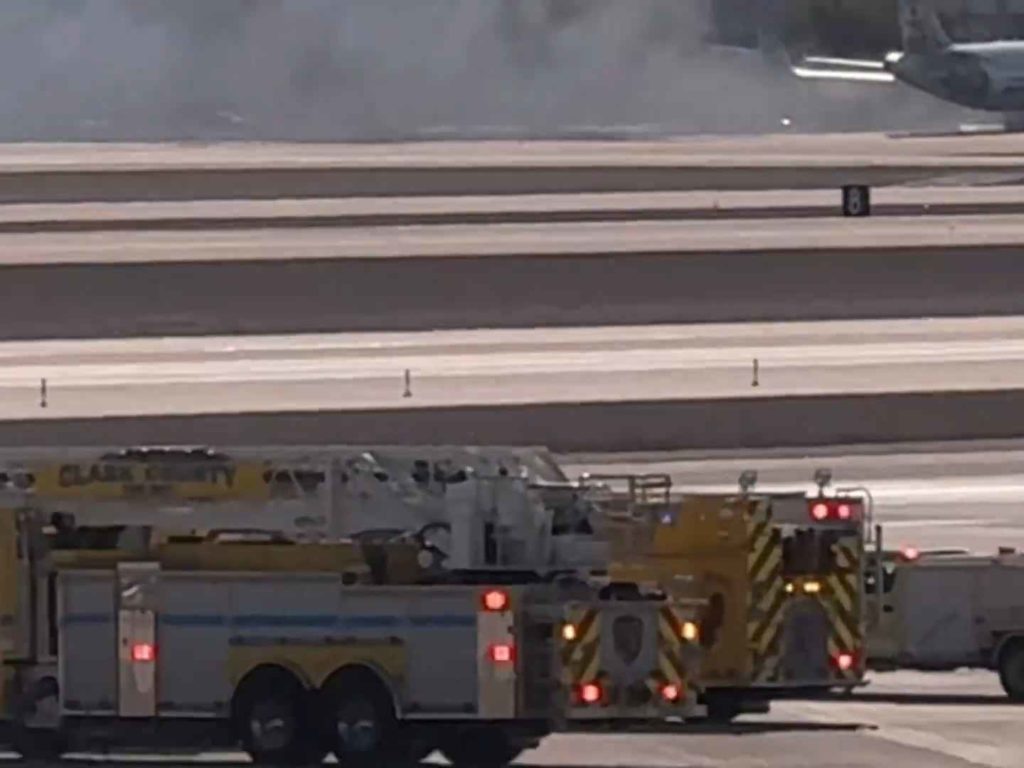 Aereo atterra con motore in fiamme panico a bordo ma nessun ferito