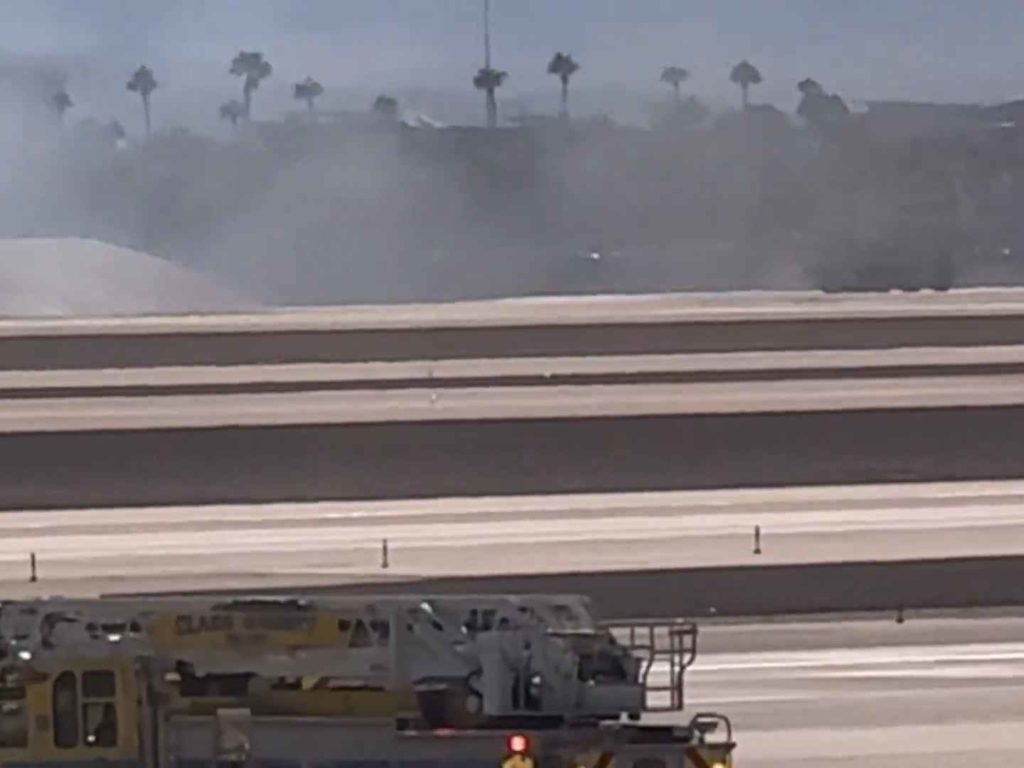 Aereo atterra con motore in fiamme panico a bordo ma nessun ferito