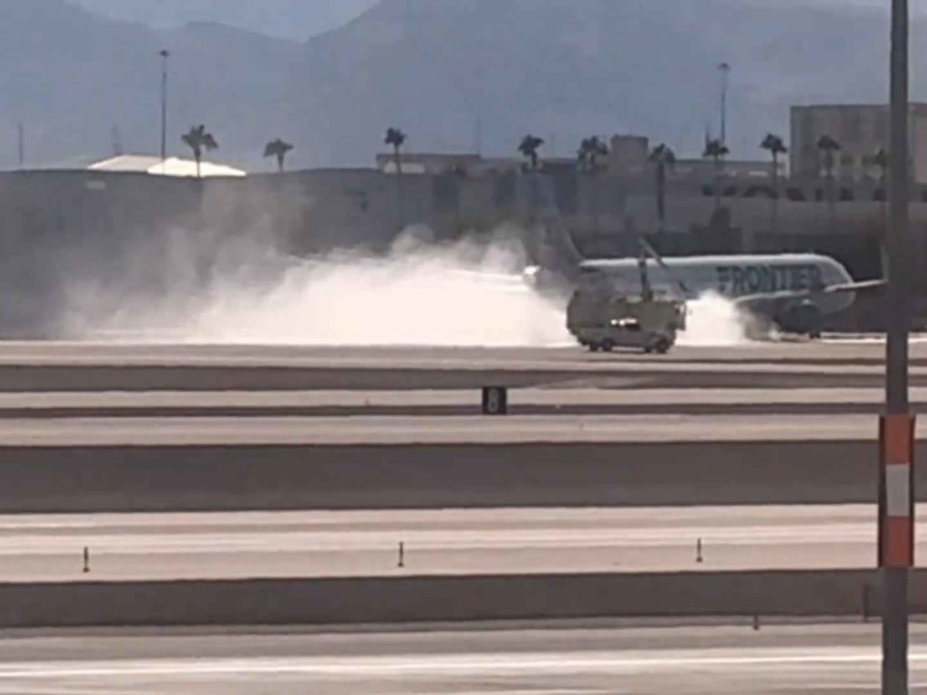 Aereo atterra con motore in fiamme panico a bordo ma nessun ferito