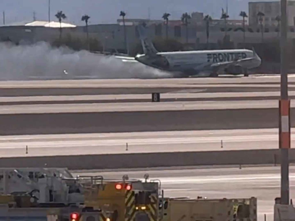 Avión aterriza con el motor en llamas, pánico a bordo pero no hay heridos