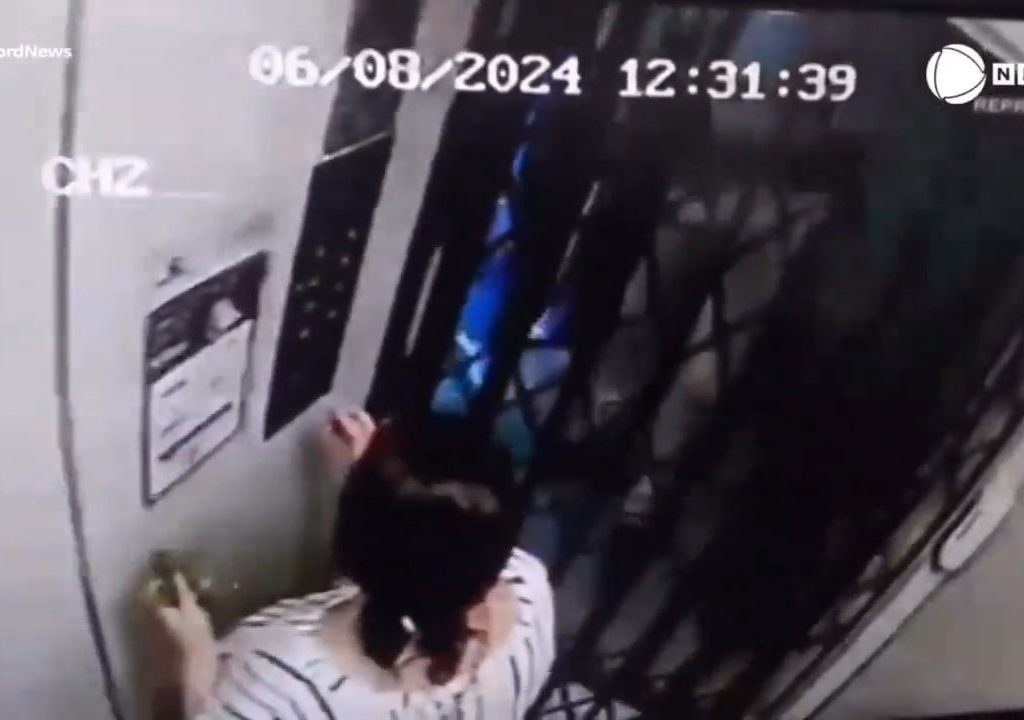 Se estrella un ascensor y muere una mujer: su marido, el conserje del edificio, la ve por webcam en directo