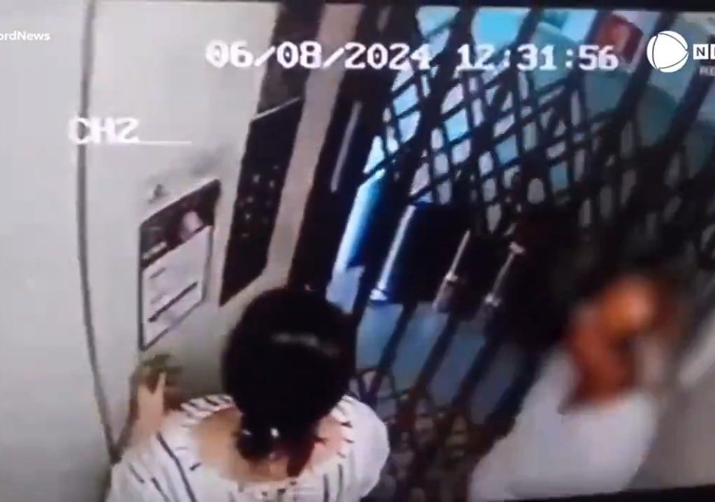 Se estrella un ascensor y muere una mujer: su marido, el conserje del edificio, la ve por webcam en directo