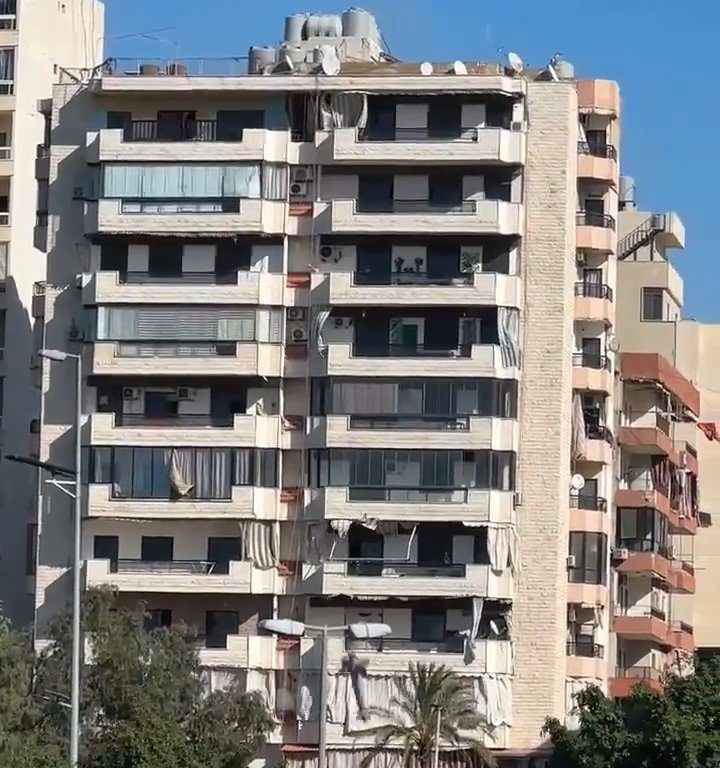 Beirut, das schockierende Video der Rakete, die ein Gebäude zerstört