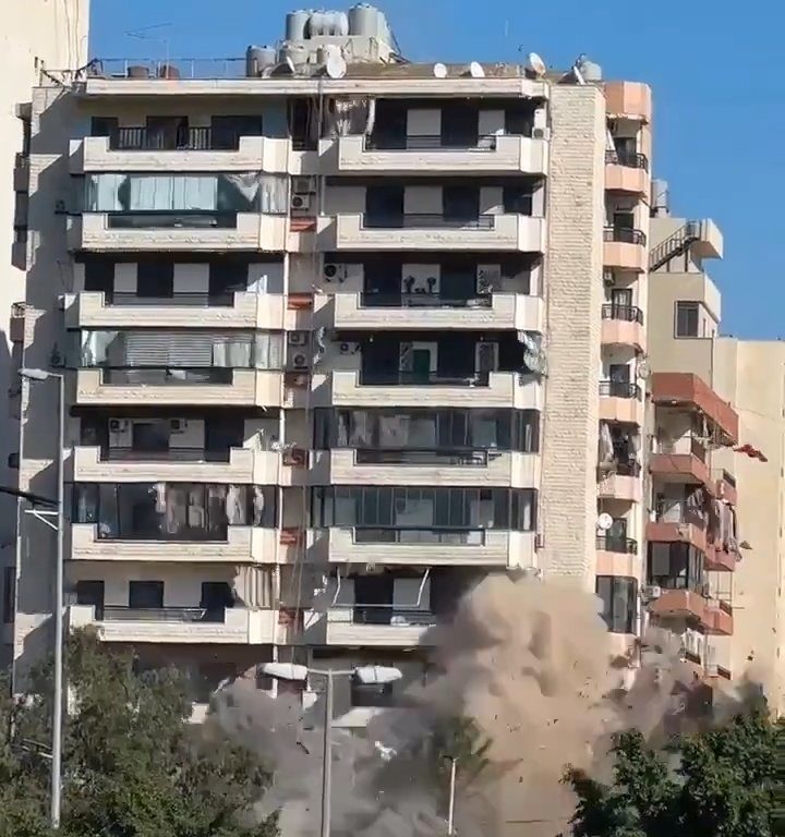 Beirut, das schockierende Video der Rakete, die ein Gebäude zerstört