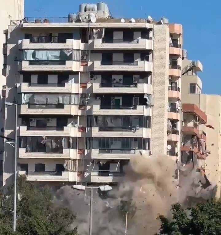 Beirut, das schockierende Video der Rakete, die ein Gebäude zerstört