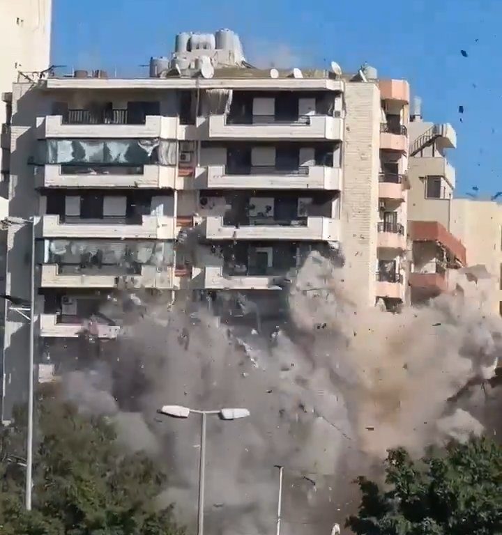 Beirut, das schockierende Video der Rakete, die ein Gebäude zerstört