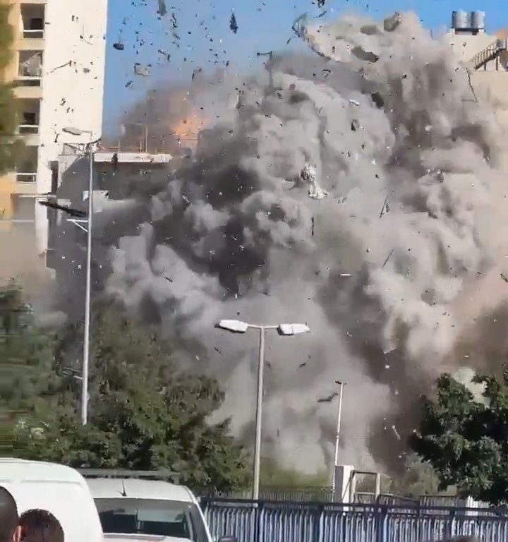 Beirut, das schockierende Video der Rakete, die ein Gebäude zerstört