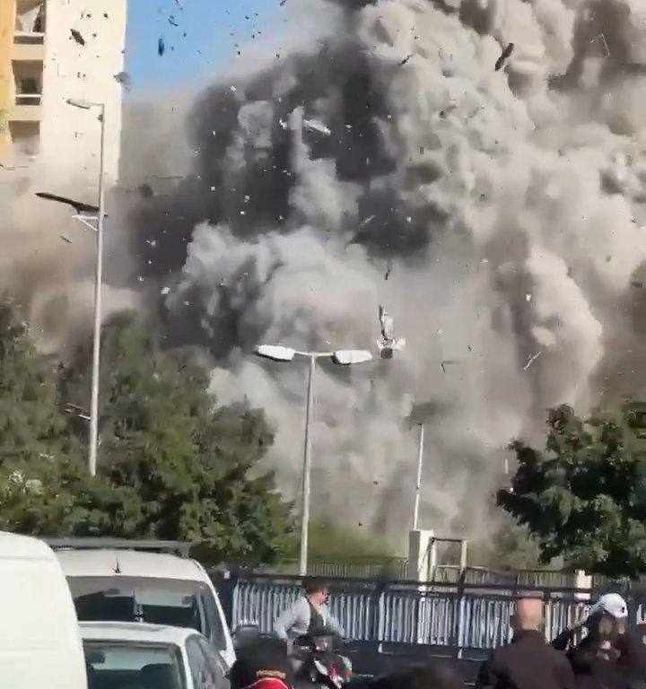 Beirut, das schockierende Video der Rakete, die ein Gebäude zerstört