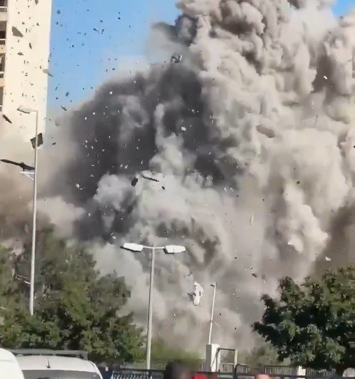 Beirut, il video shock del missile che distrugge un palazzo