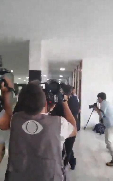 Brasil, una mujer desnuda irrumpe en el palacio presidencial para ver a Lula: arrestado