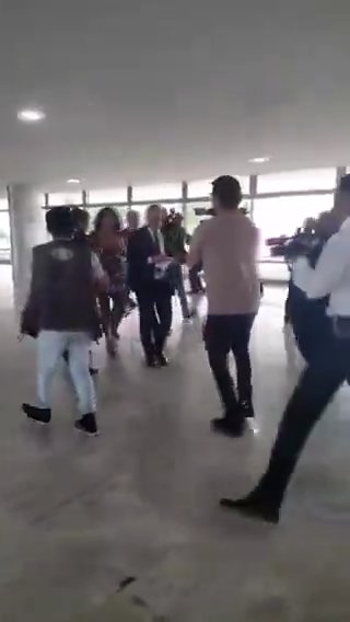 Brasil, una mujer desnuda irrumpe en el palacio presidencial para ver a Lula: arrestado