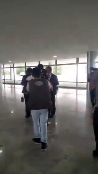 Brasil, una mujer desnuda irrumpe en el palacio presidencial para ver a Lula: arrestado