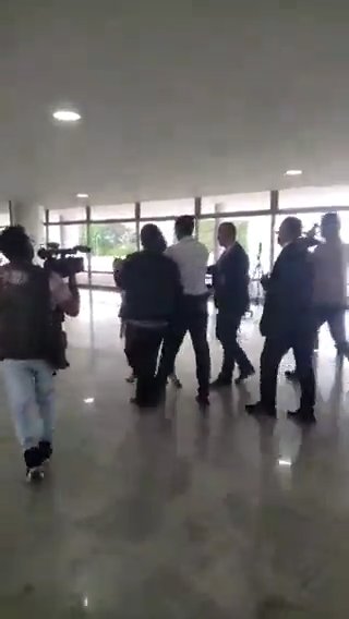 Brasil, una mujer desnuda irrumpe en el palacio presidencial para ver a Lula: arrestado