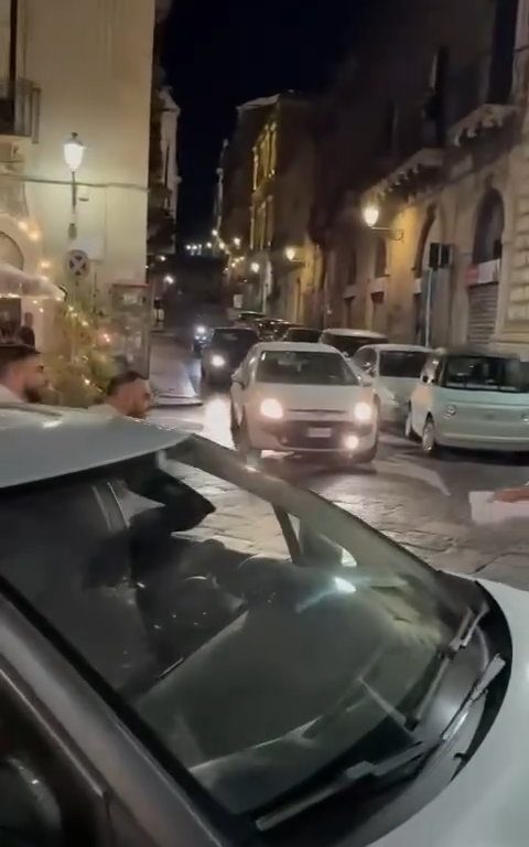 Catania, policías golpeados porque impusieron multas: vídeo de la paliza, ciudad en shock