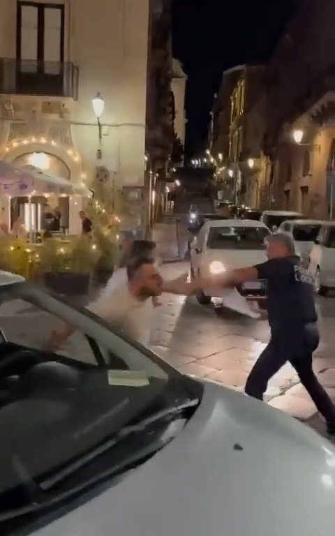 Catania, Polizisten geschlagen, weil sie Geldstrafen verhängt haben: Video der Prügel, Stadt unter Schock