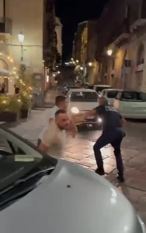 Catania, policías golpeados porque impusieron multas: vídeo de la paliza, ciudad en shock