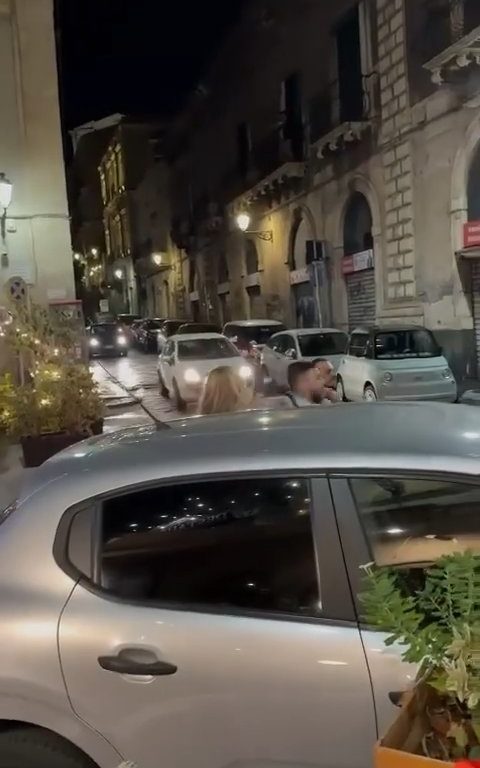 Catania, vigili picchiati perché davano le multe: video del pestaggio, città sotto shock