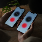 El condón digital llega contra el porno de venganza para proteger los móviles durante las relaciones sexuales