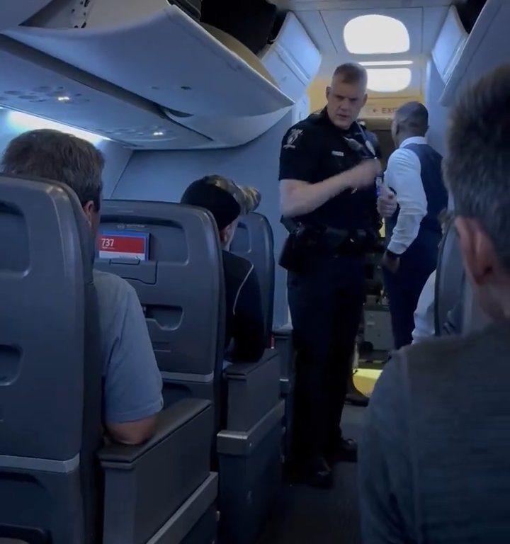 Une femme battue par son partenaire pendant le vol, les passagers se rebellent et la sauvent