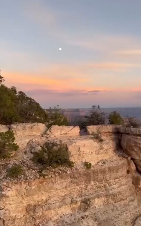 Ils font du yoga au bord du Grand Canyon, des touristes irresponsables critiqués sur les réseaux sociaux