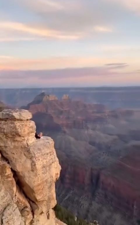 Ils font du yoga au bord du Grand Canyon, des touristes irresponsables critiqués sur les réseaux sociaux