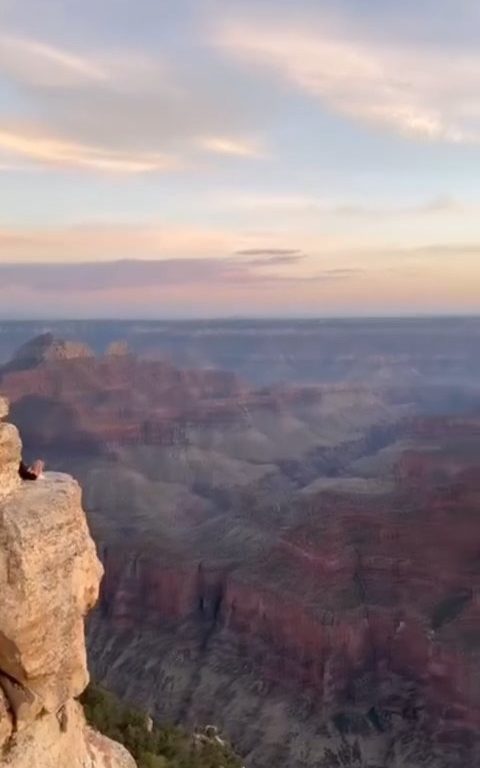 Ils font du yoga au bord du Grand Canyon, des touristes irresponsables critiqués sur les réseaux sociaux