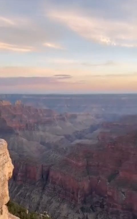 Ils font du yoga au bord du Grand Canyon, des touristes irresponsables critiqués sur les réseaux sociaux