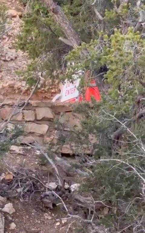 Ils font du yoga au bord du Grand Canyon, des touristes irresponsables critiqués sur les réseaux sociaux