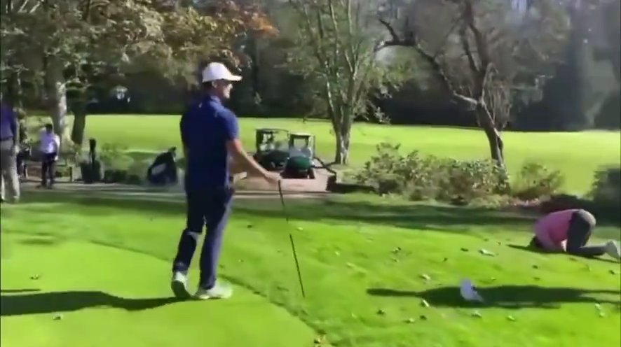 Golfista golpea a su oponente: arrestado