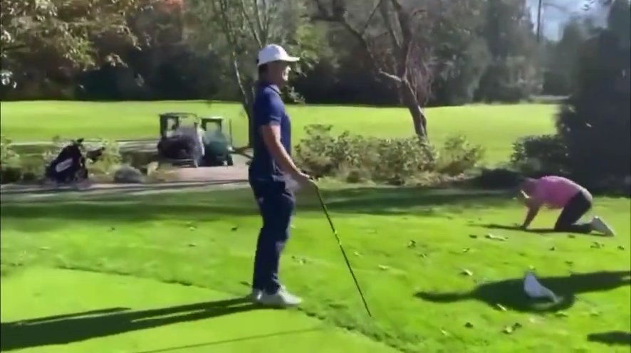 Golfer schlägt Gegner: verhaftet