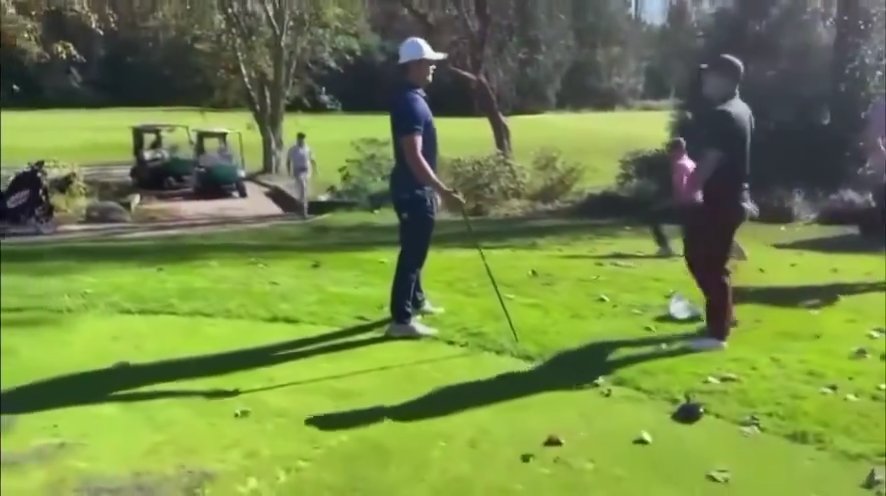 Golfista golpea a su oponente: arrestado