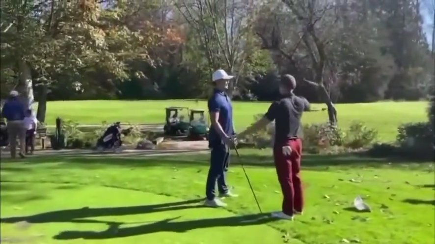 Golfista golpea a su oponente: arrestado