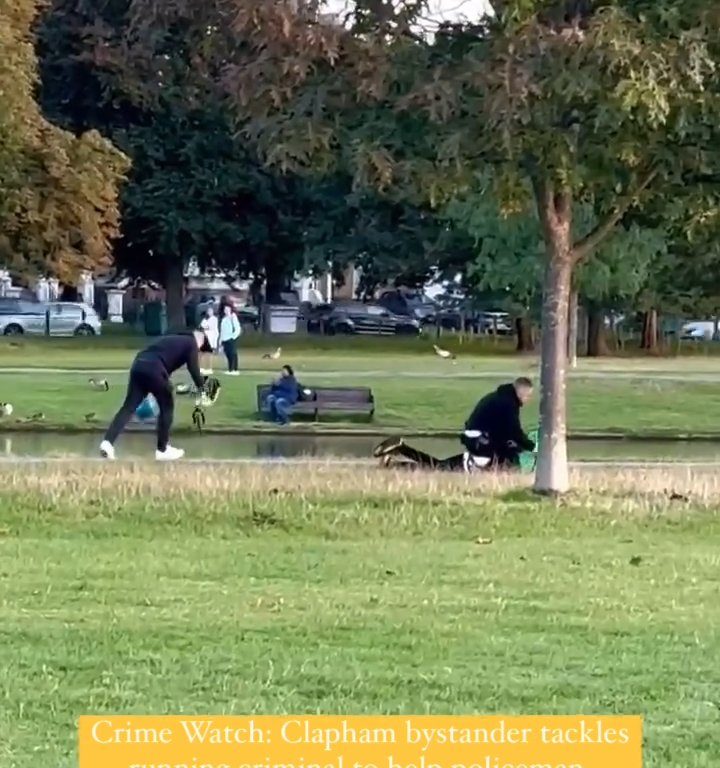 Papà eroe "placca" un ladro e poi torna a giocare coi figli: video virale