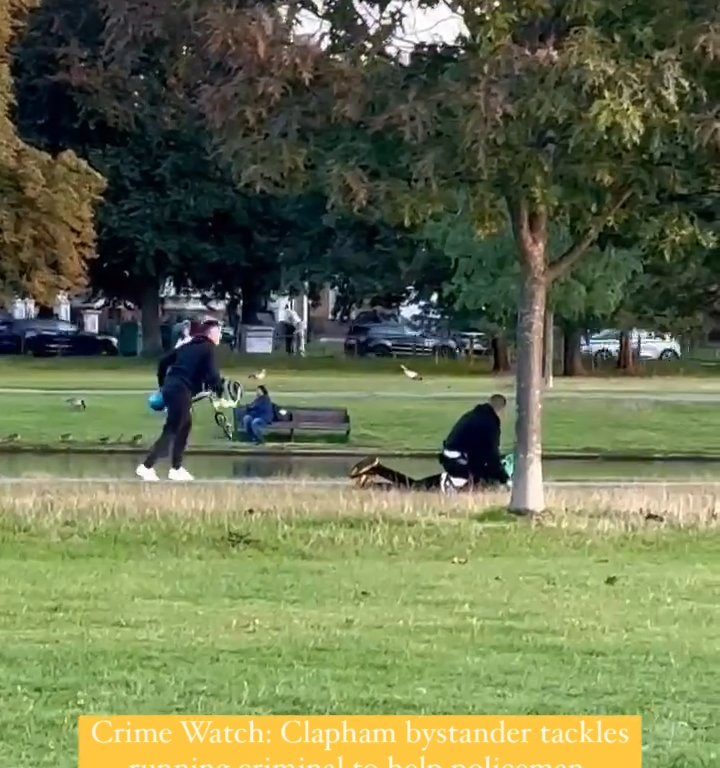 Papà eroe "placca" un ladro e poi torna a giocare coi figli: video virale