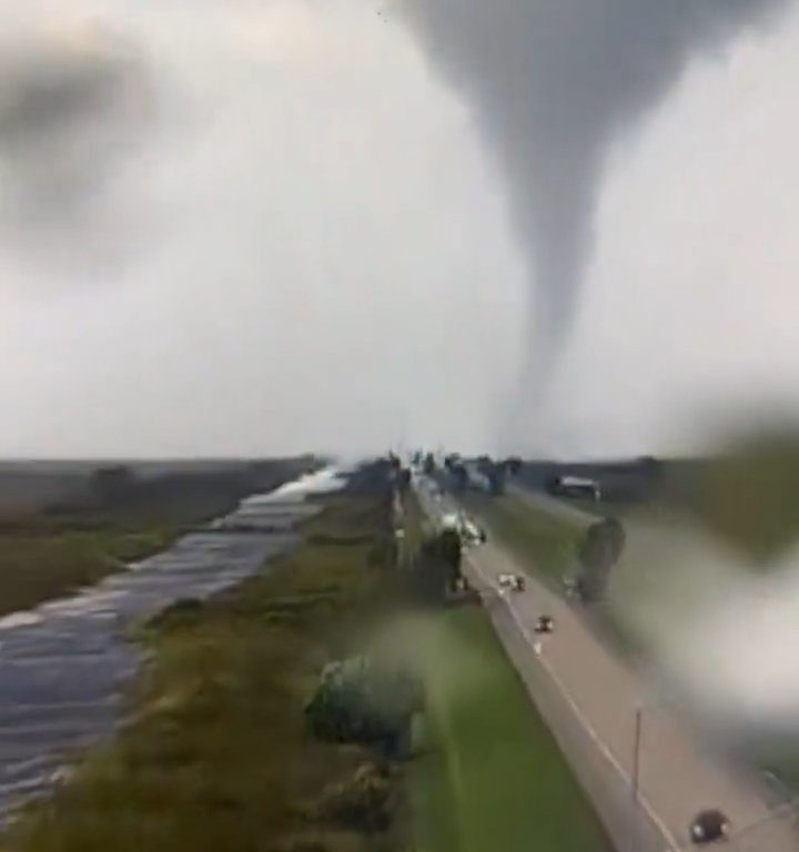 Bevölkerung, die vor Hurrikan Milton flieht, wird ebenfalls von Tornados verfolgt: Video